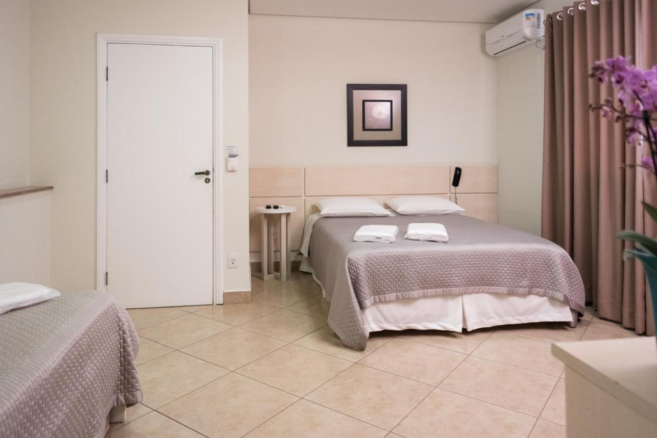 Holambra Garden Hotel Esterno foto A room at the hotel