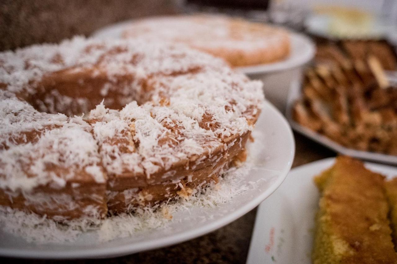 Holambra Garden Hotel Esterno foto A coconut cake